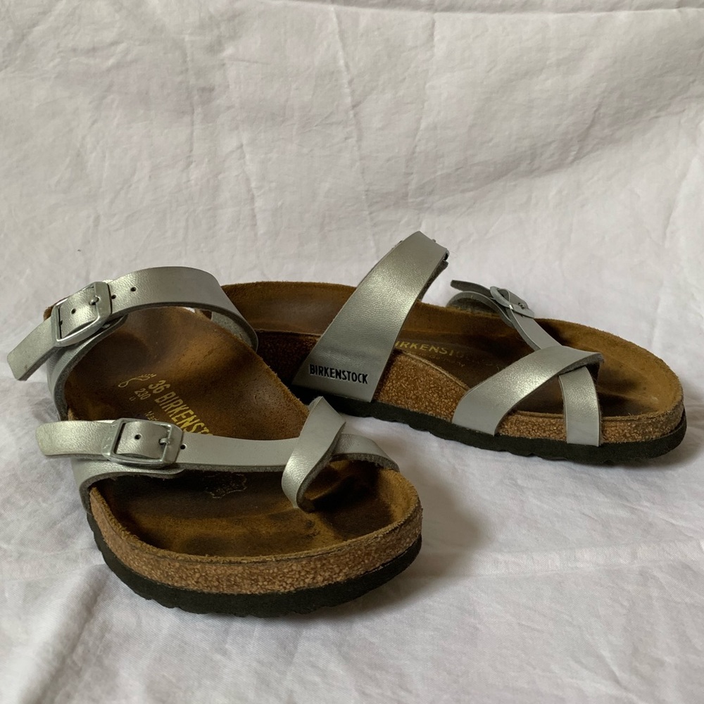Silver thong Birkenstock’s